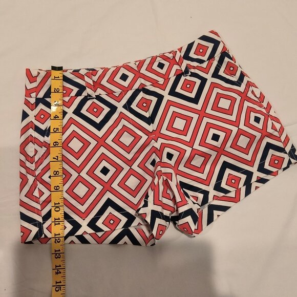 Vineyard Vines  Women's Diamond Print Shorts  Size 2 - Picture 4 of 5